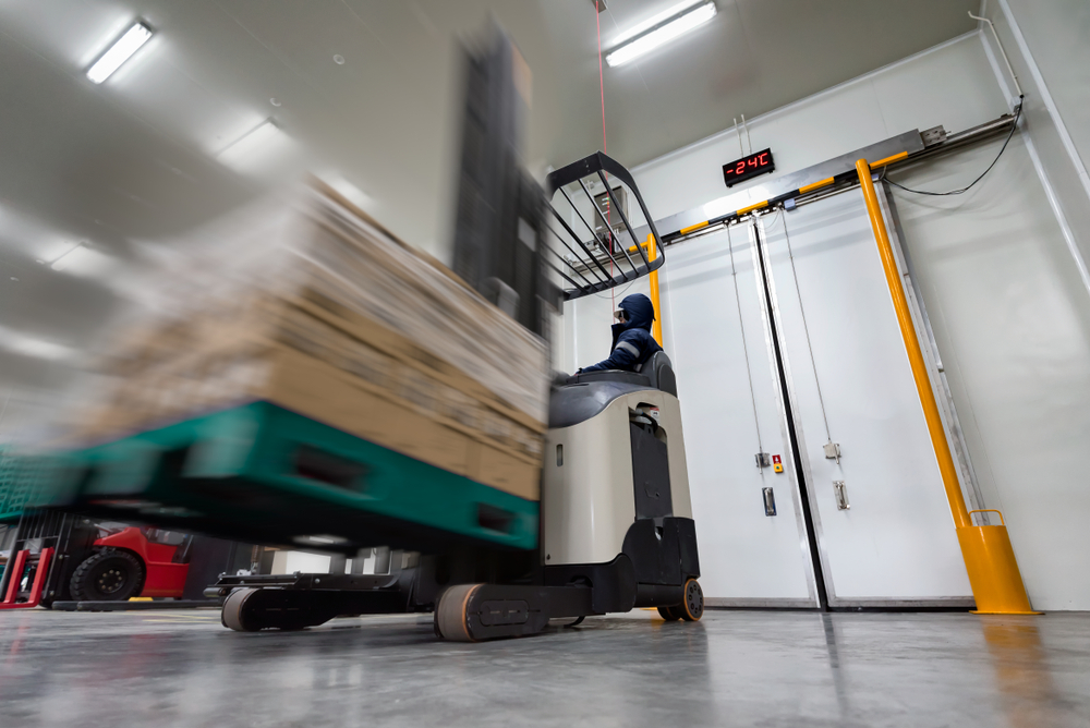 Worker,Stand on,Stacker,Truck,Used,To,Lift,And,Move,The