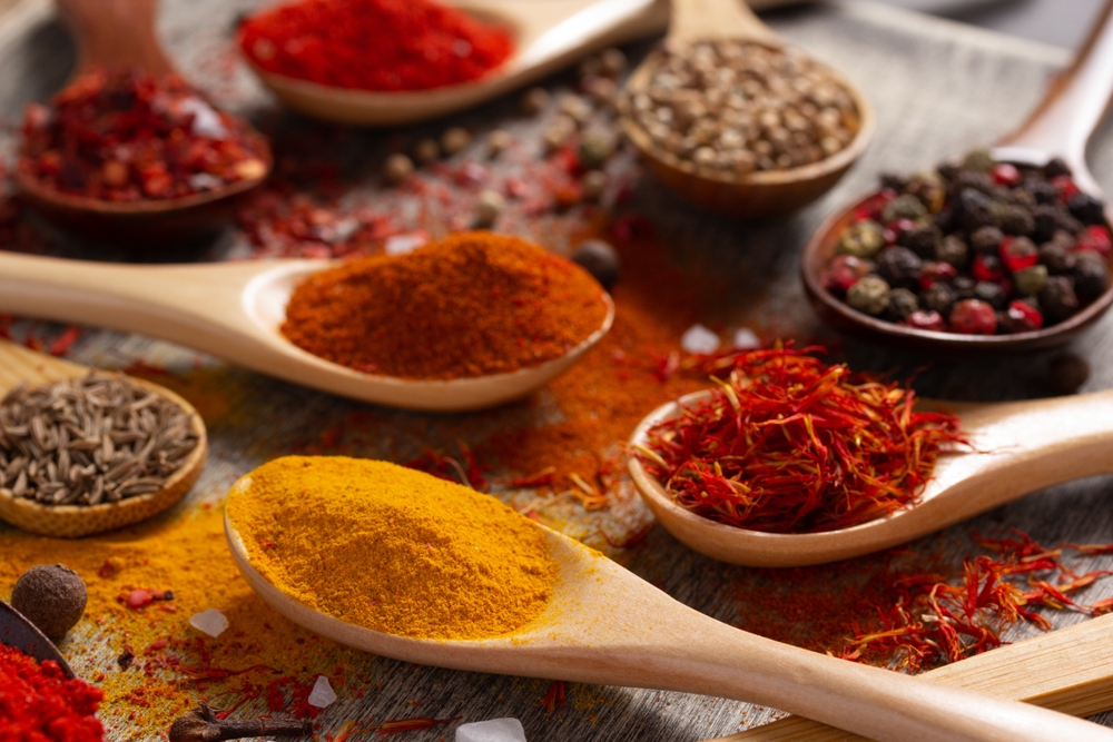 Paprika,,Pepper,And,Turmeric,Spice,In,Spoon,On,Table,Background.