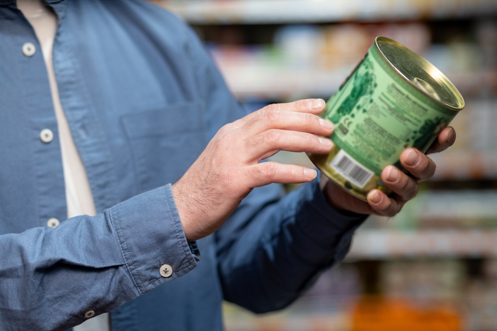 Close up,Of,Person,Examining,Canned,Food,Label,In,Supermarket.,Focus